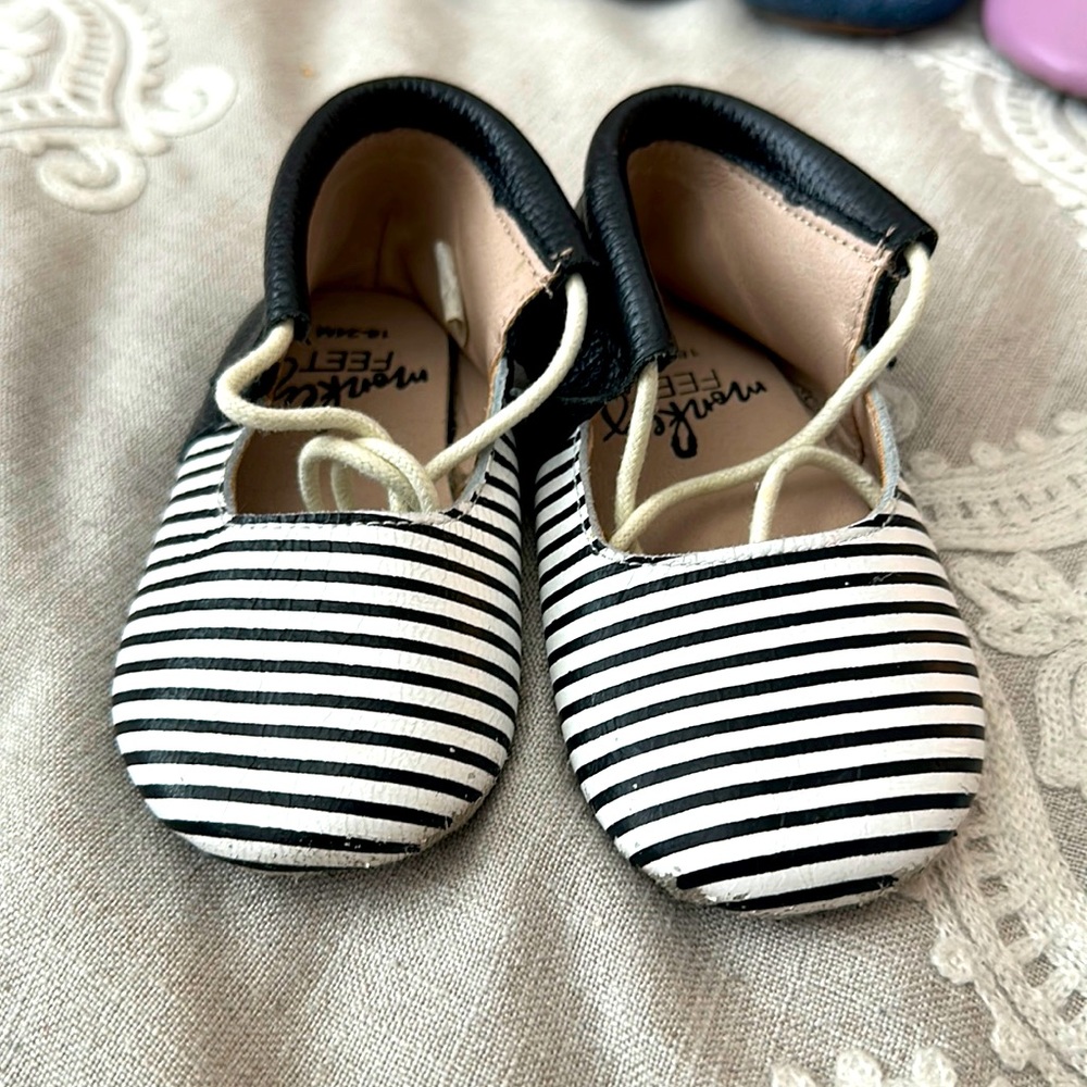 Monkey feet striped Shoes